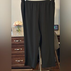 DA-RUE Women’s beautiful black pants size 20